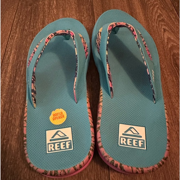 Pink and Blue with colorful tiger print Reef flops. size 8 - Picture 2 of 4